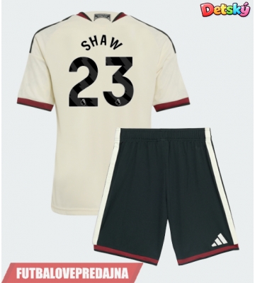 Lacne Dětský Futbalové dres Manchester United Luke Shaw #23 2026-27 Krátky Rukáv - Tretina (+ trenírky)